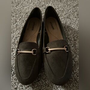 White Mountain Women's Army green Loafers